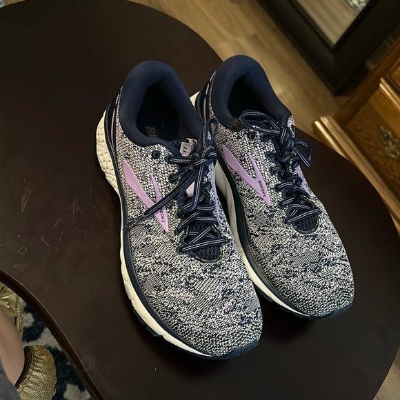 Brooks Women Ghost 11 Athletic Running Shoes size 10. Used. No original box. - Picture 4 of 15